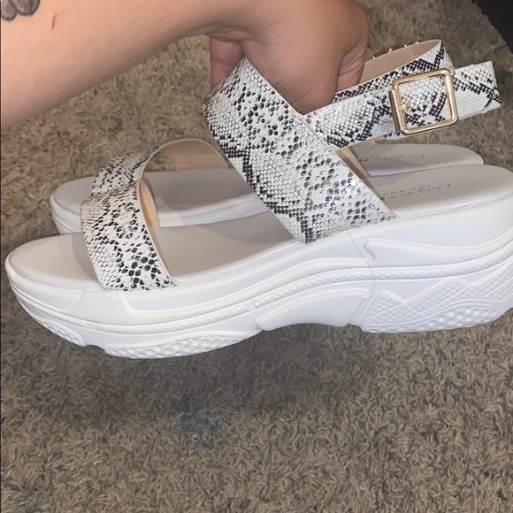 snake print platform sandals - Picture 4 of 4